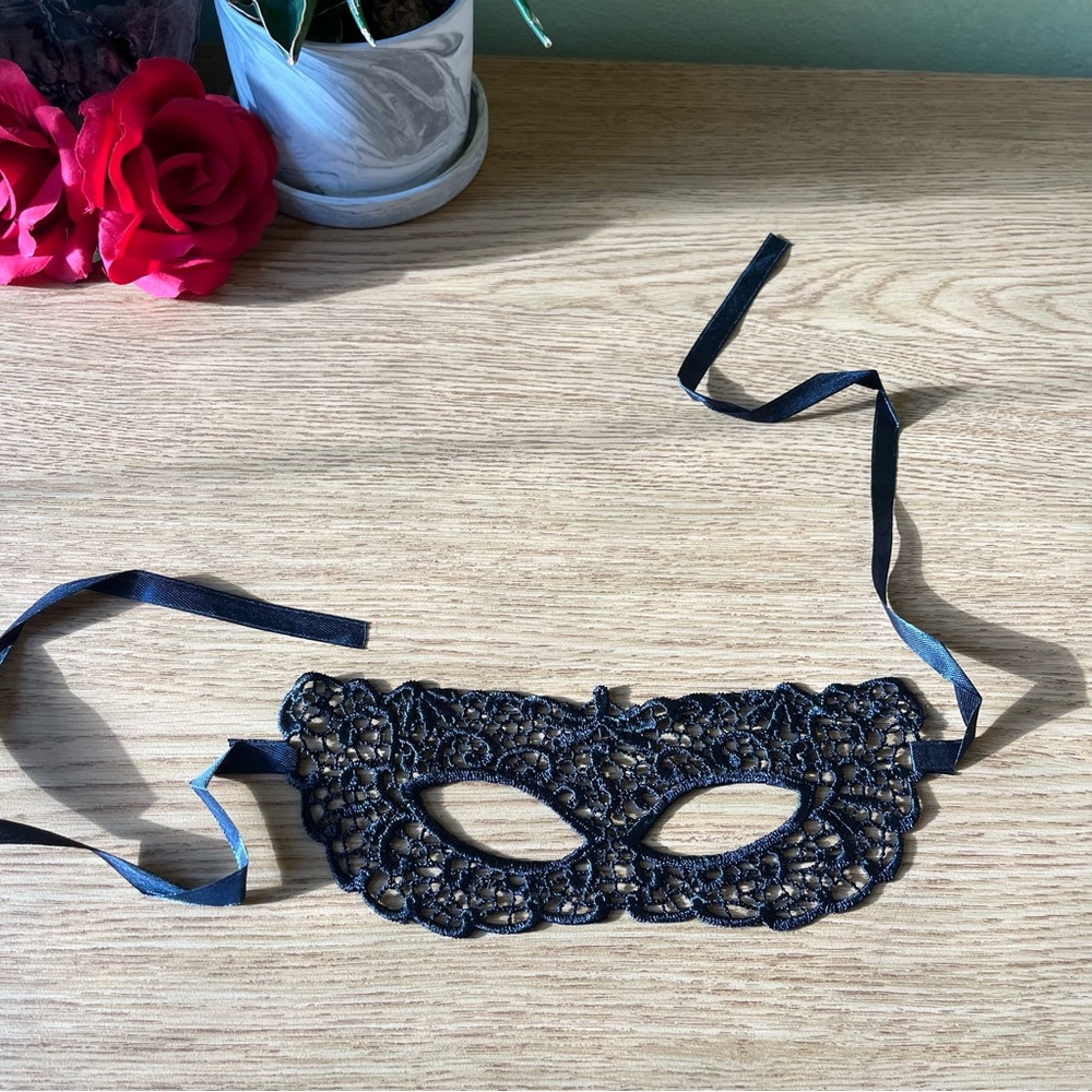 Black Lace Eye Mask - tie on, nwot, pack of 2!